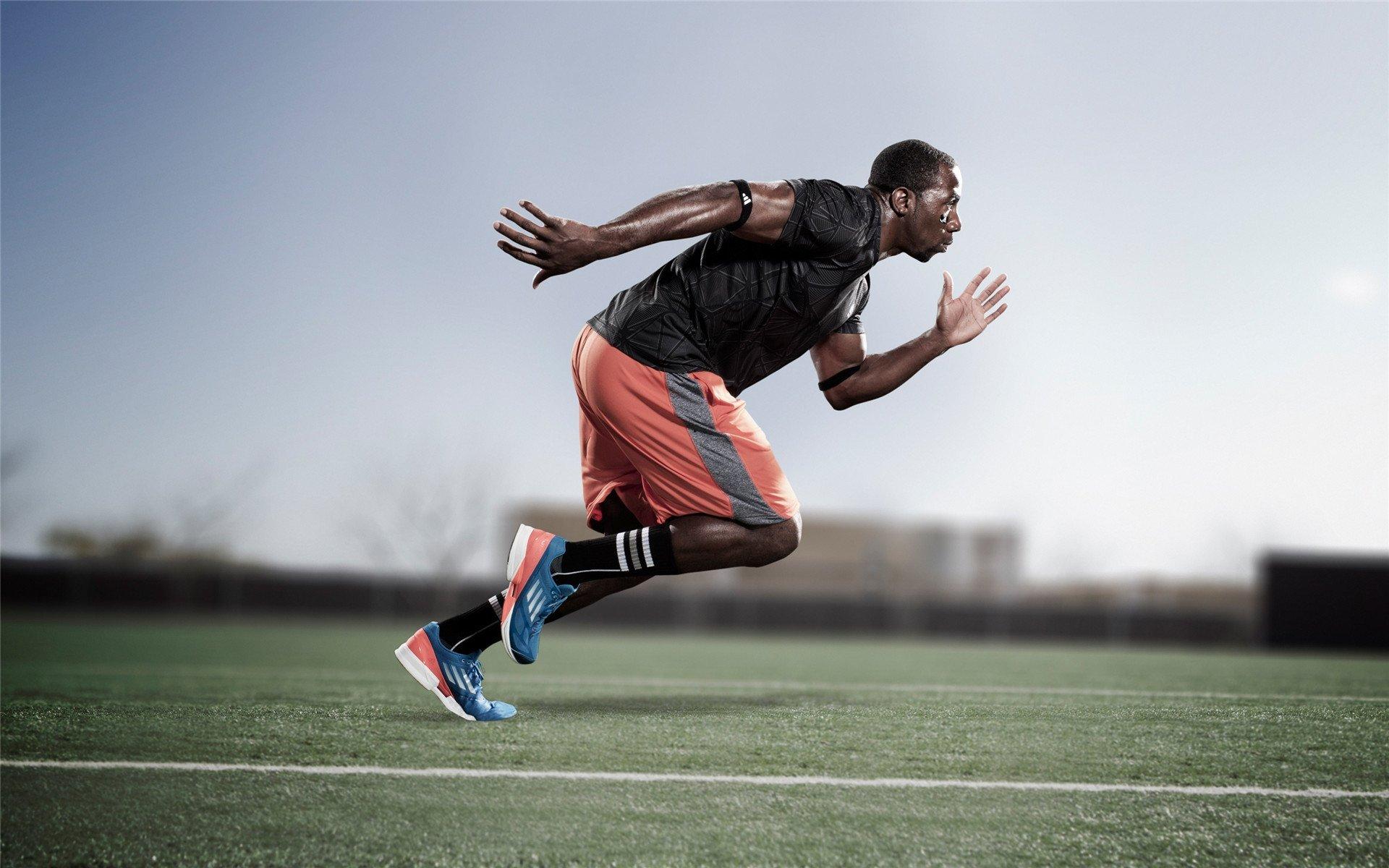 广东队主帅余鉴贤，球队二点球能力显著提升，但自身仍需改进