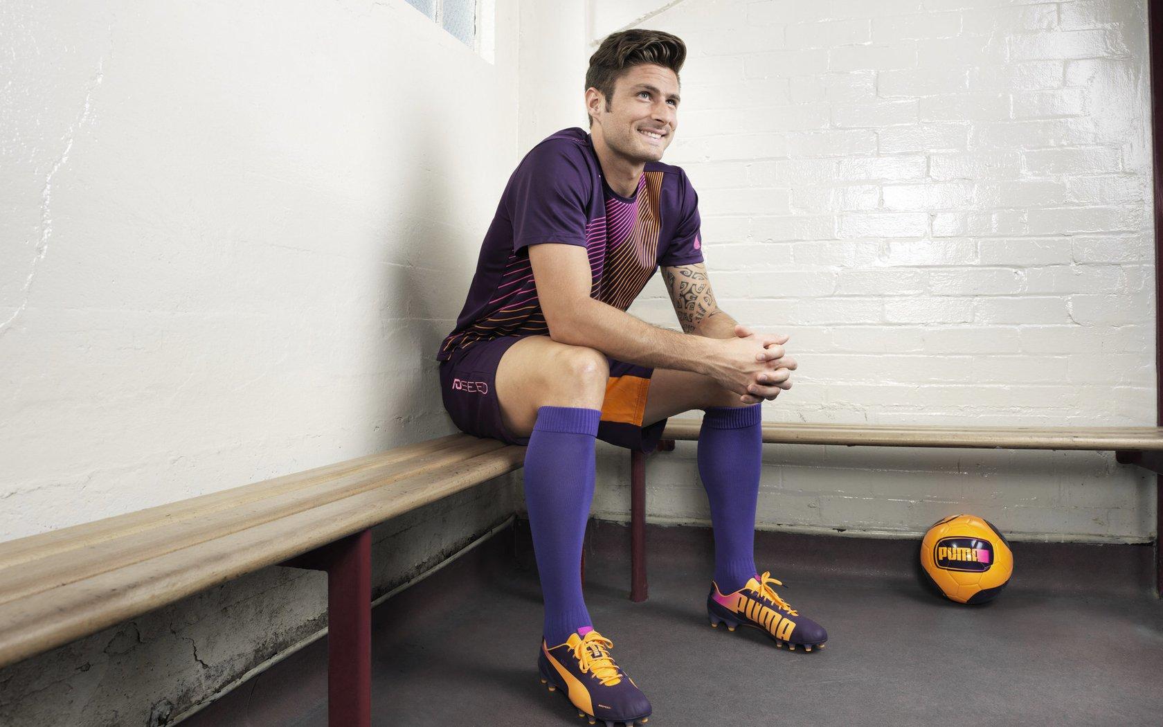 纽卡斯尔联有意国际米兰前锋劳塔罗？经纪人回应，他在蓝黑军团非常开心